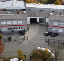 Beheizbare große Gewerbehalle mit Rolltore, hohen Decken und Bürogebäude - Lampertheim