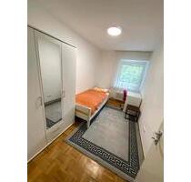 WG-ZIMMER zu vermieten - 580,00&nbsp;EUR Kaltmiete, ca.&nbsp; 84,00&nbsp;m&sup2; in Berlin (PLZ: 12357) Neukölln