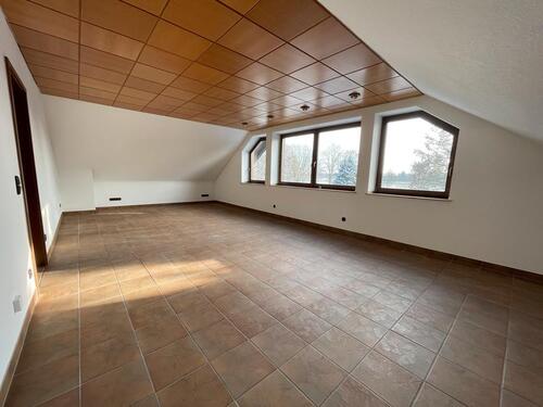 Foto - Helle Dachgeschosswohnung zu vermieten 