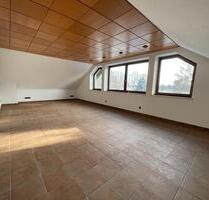 Helle Dachgeschosswohnung zu vermieten | 2 Zimmer | 70qm - Mönchengladbach West