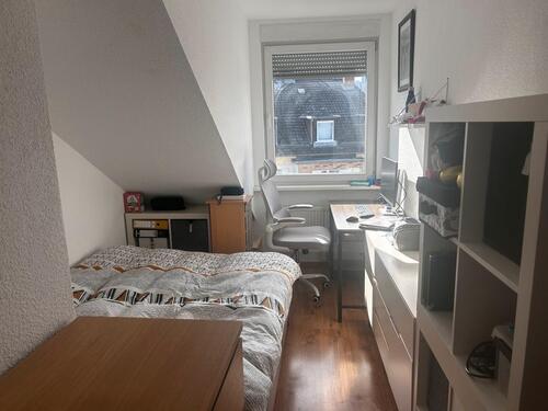 Foto - Helles WG-Zimmer (12qm) in 3er WG in Frankfurt ab 12.04 frei