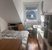 Helles WG-Zimmer (12qm) in 3er WG in Frankfurt ab 12.04 frei - Frankfurt am Main Nordend Ost