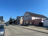 Foto - Fachmarktfläche in Sichtlage mit Parkplätzen