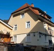 Gaststätte mit Wirtswohnung + 2 Wohnungen + 2 Garagenzu verkaufen - Todtnau