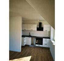 helle 2 ZKB mit Balkon in Köln-Poll (2 Jahre befristet)