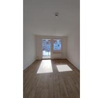 Top sanierte Zwei-Raum-Wohnung mit Balkon - Bernburg (Saale)
