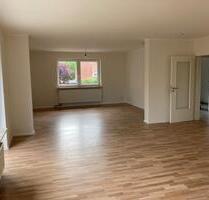 großzügig geschnittene helle 5-Zimmer-Wohnung, Südbalkon, EBK - Wasbüttel