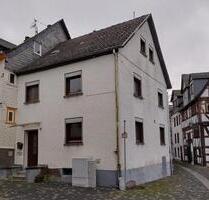 Altstadt Reihenendhaus, massiv, hell und entkernt - Weilburg