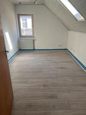 Foto - Dachgeschosswohnung 110 qm - 750,00&nbsp;EUR Kaltmiete, ca.&nbsp; 110,00&nbsp;m&sup2;