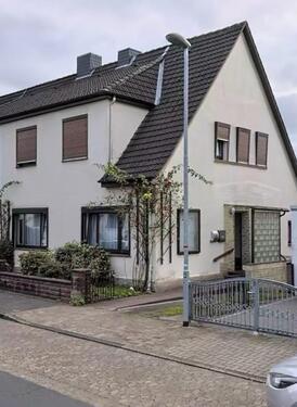 Foto - Doppelhaushälfte 6 Zimmer - 1.450,00&nbsp;EUR Kaltmiete, ca.&nbsp; 160,00&nbsp;m&sup2;