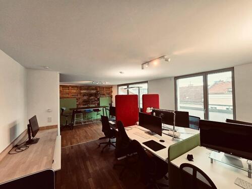 Foto - Lichtdurchflutete Büroflächen und ergonomische Arbeitsplätze - All-in-Miete