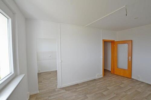 Foto - neu sanierte 2-Raum Wohnung, Aufzug, Dusche! Bezug sofort möglich!