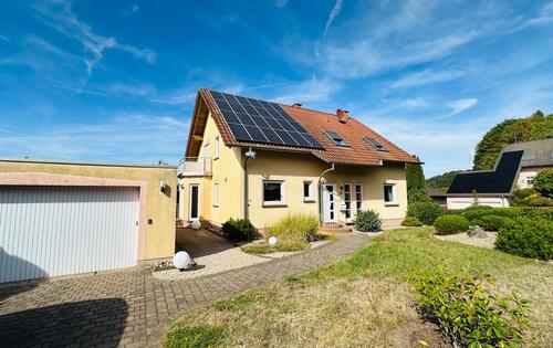 Foto - Großzügiges Einfamilienhaus mit hochwertiger Einliegerwohnung