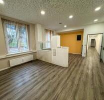 Barrierefreie Gewerbeeinheit im Erdgeschoss eines hochwertigen Geschäftshauses zu vermieten - Aue-Bad Schlema