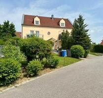 ✨ Helle 3-Zi-Dachgeschosswohnung mit Balkon & TG-Stellplatz - Bad Abbach