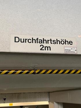 Foto - Direkt an der U-Bahn Dornbusch Parkplatz Eschersheimer Landstr.