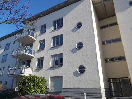 Foto - Renovierte 2-Zimmer Dachgeschosswohnung mit hohen Decken + Balkon