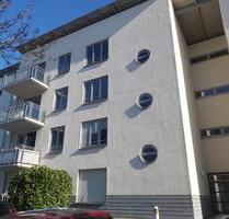 Renovierte 2-Zimmer Dachgeschosswohnung mit hohen Decken + Balkon - Schönefeld
