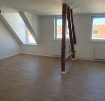 Schick + frisch renoviert: riesen Wohnzimmer mit offener Küche, Wannenbad und Schlafzimmer zum Hof. - Berlin Treptow-Köpenick