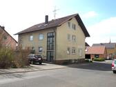 Foto - Zwangsversteigerung - Mehrfamilienhaus und Grundstück