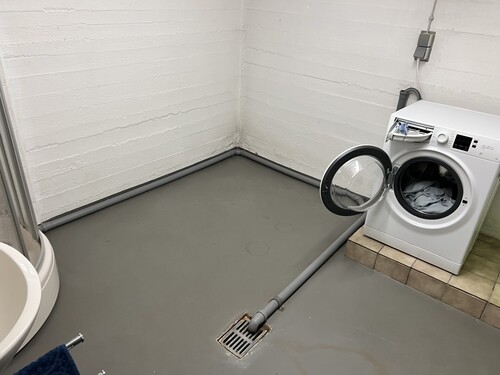 Hauswirtschaftsraum mit Dusche - 