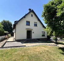 Wohnen im Grünen – Gepflegtes Einfamilienhaus mit Garage und großem Garten - Königswinter / Thomasberg