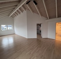2-Zimmer-Dachgeschoss-Wohnung mit hohen Decken in Oberpleis - Königswinter 2-Zimmer-Dachgeschoss-Wohnung mit hohen Decken in Oberpleis - Königswinter