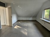 Wohnzimmer - Moderne Dachgeschosswohnung in ruhiger Lage