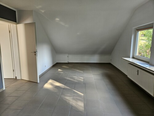 Wohnzimmer - Moderne Dachgeschosswohnung in ruhiger Lage