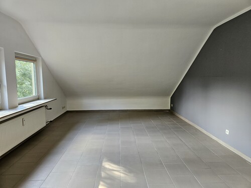 Wohnzimmer - 4 Zimmer Dachgeschoßwohnung in Königswinter