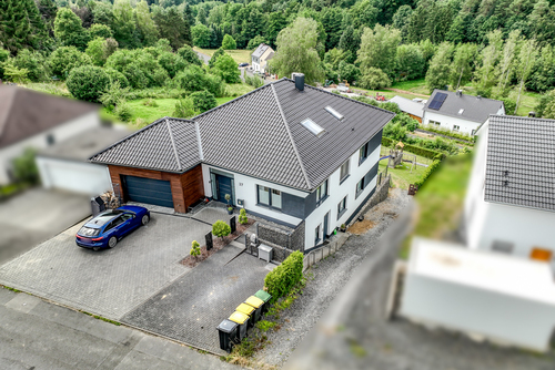 Luftbild - 10 Zimmer Einfamilienhaus zum Kaufen in Eitorf