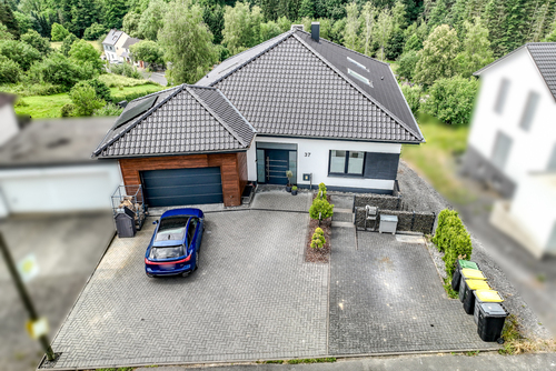 Luftbild - 10 Zimmer Einfamilienhaus in Eitorf