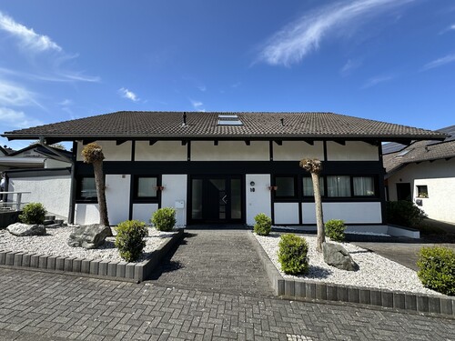 Hausansicht - 6 Zimmer Einfamilienhaus zum Kaufen in Königswinter / Thomasberg