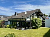 Gartenansicht - Lichtdurchflutetes modernes Einfamilienhaus mit Einliegerwohnung!