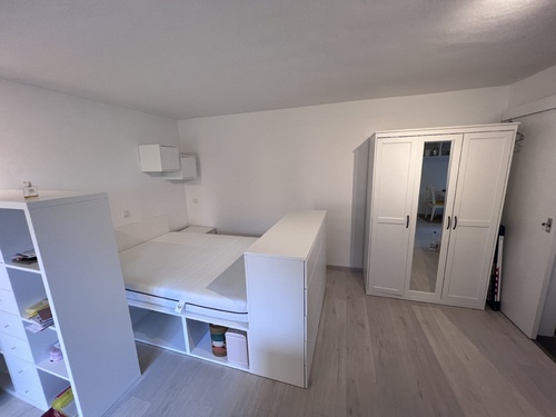 Wohn- / Schlafzimmer - 