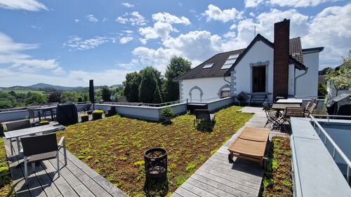 Dachterrasse - Charmante 3-Zimmer-Wohnung in gepflegter Altbauvilla mit Dachterrasse