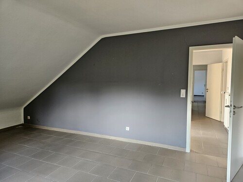 Wohnzimmer - Dachgeschoßwohnung mit 98,00 m&sup2; in Königswinter zur Miete