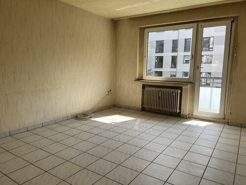 Wohnzimmer - 2 Zimmer Etagenwohnung zum Kaufen in Köln / Mülheim