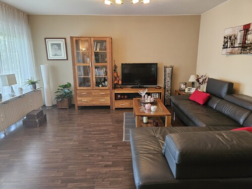 Wohnzimmer - Geräumige 2-Raum-Wohnung in gepflegter Wohnanlage *Tiefgaragenstellplatz