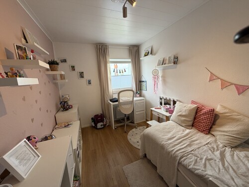 Kinderzimmer - 4 Zimmer Dachgeschoßwohnung zur Miete in Königswinter