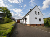 Außenansicht - Einfamilienhaus mit großem Garten
