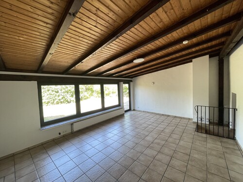 Wohnzimmer - Charmantes Altbauhaus mit Garten und Carport