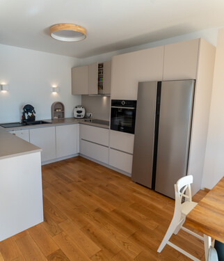 Küche mit Einbauküche - Erdgeschoßwohnung mit 97,00 m&sup2; in Eitorf zur Miete