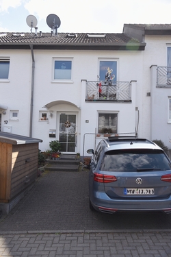 Frontansicht - Oberpleis: Ideal für Familien - top Lage!
