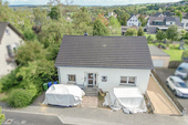 Luftbild - Einladendes Einfamilienhaus mit Ausbaupotenzial im Dachgeschoss *provisionsfrei*