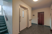 Treppenhaus/Aufzug - 