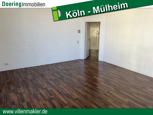 Wohnzimmer - 2 Zimmer Etagenwohnung zum Kaufen in Köln