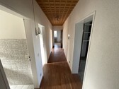 Flur - 3- Zimmerwohnung mit 80,00 m&sup2; in Königswinter zur Miete
