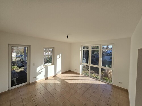 Wohnbereich - Großzügige Erdgeschosswohnung mit Balkon und Terrasse