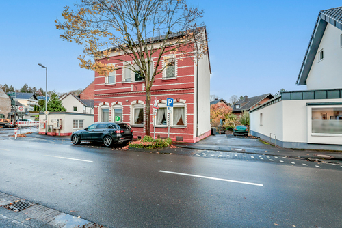 Straßenansicht - 8 Zimmer Mehrfamilienhaus, Wohnhaus in Königswinter